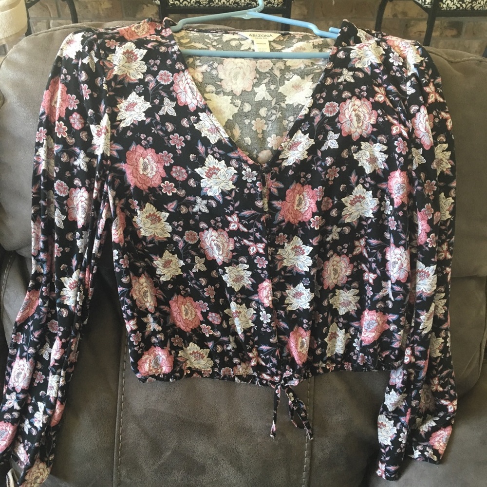 Floral Arizona Jean co shirt size M